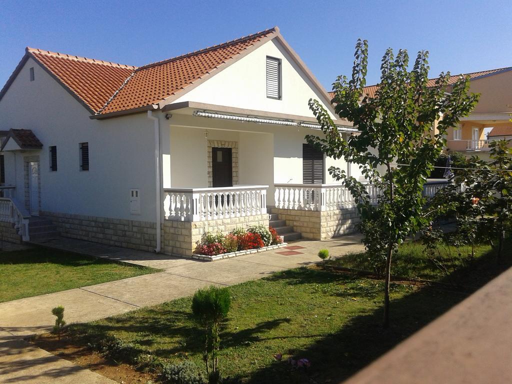 Apartment Mirjana ビビニェ エクステリア 写真