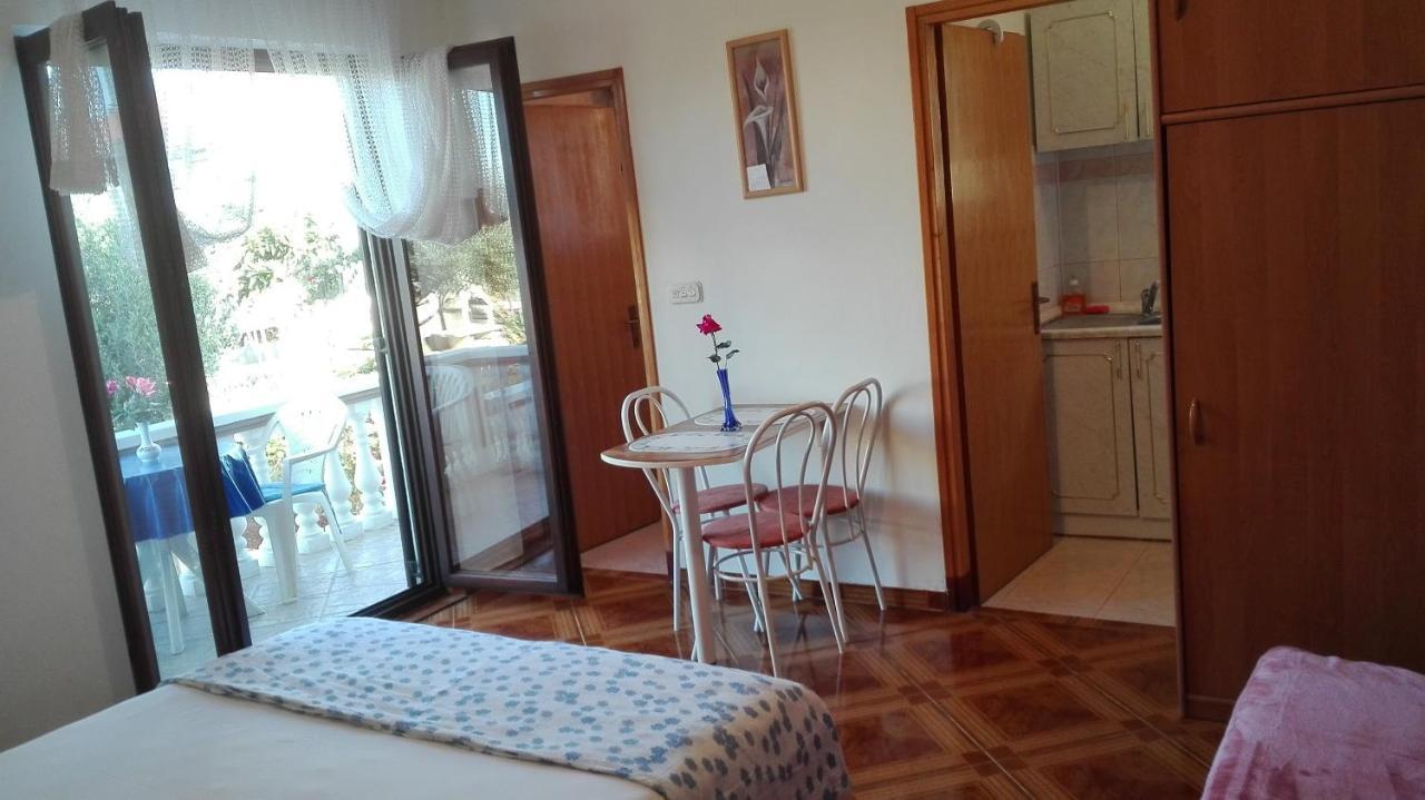 Apartment Mirjana ビビニェ エクステリア 写真